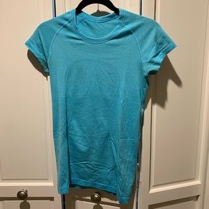 Lululemon SS Swiftly Bright Blue Size 6